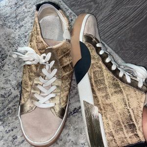 Dolce vita mid sneaker size 9